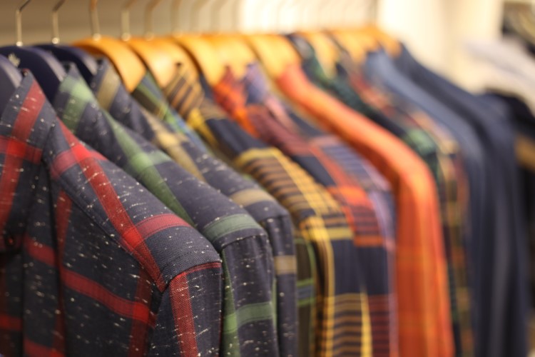 ÜST GİYİM İLE İLGİLİ HIZLI KILAVUZ: OVERSHİRT NEDİR?